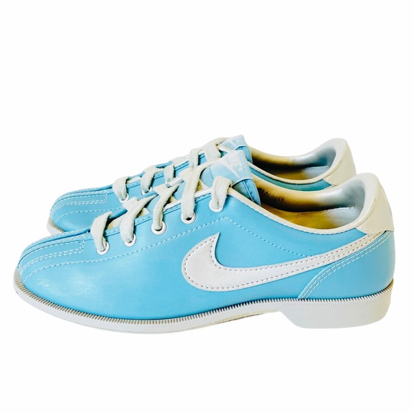 womens nike shoes with swoosh on toe